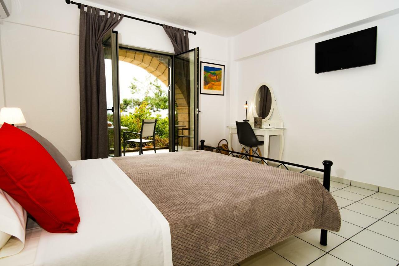 Olympia Zervea Studios With Pool - Apartment การ์ดามมีลี ภายนอก รูปภาพ