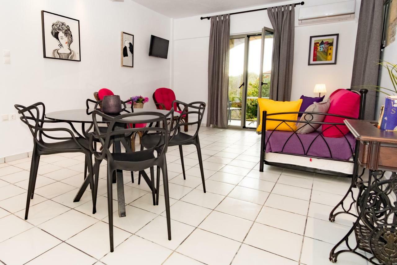 Olympia Zervea Studios With Pool - Apartment การ์ดามมีลี ภายนอก รูปภาพ