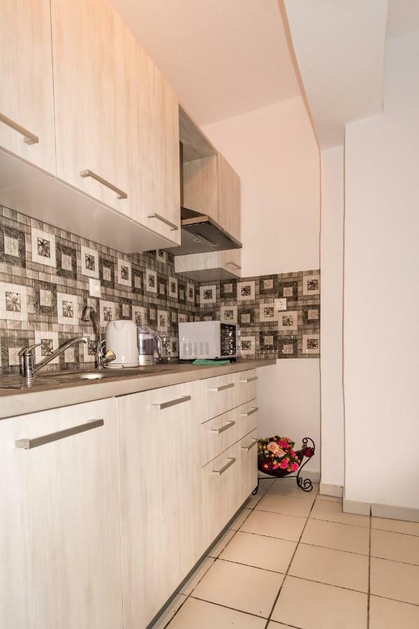 Olympia Zervea Studios With Pool - Apartment การ์ดามมีลี ภายนอก รูปภาพ