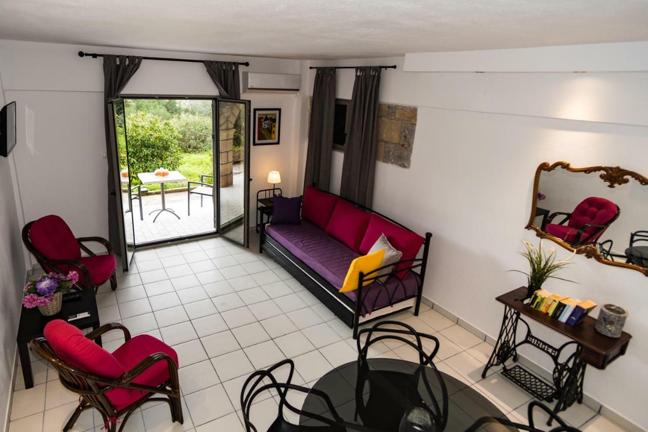 Olympia Zervea Studios With Pool - Apartment การ์ดามมีลี ภายนอก รูปภาพ